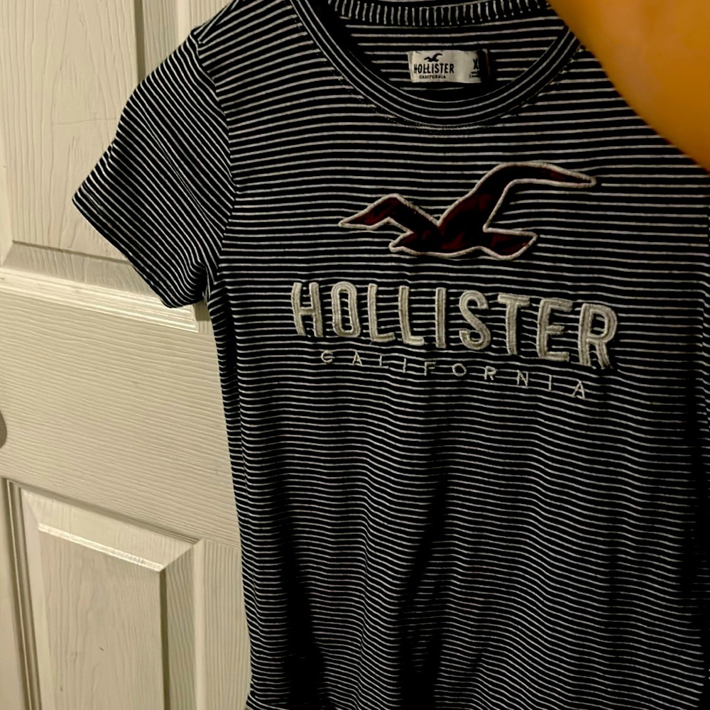 A Hollister tee shirt worn once an XS it is soft and comfortable to wear